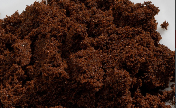 Cow dung powder organic manure for healthy crops